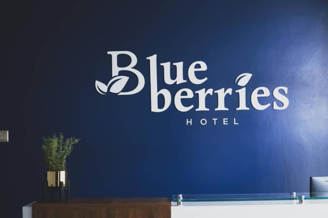 Blue Berries Hotel Entebbe Extérieur photo