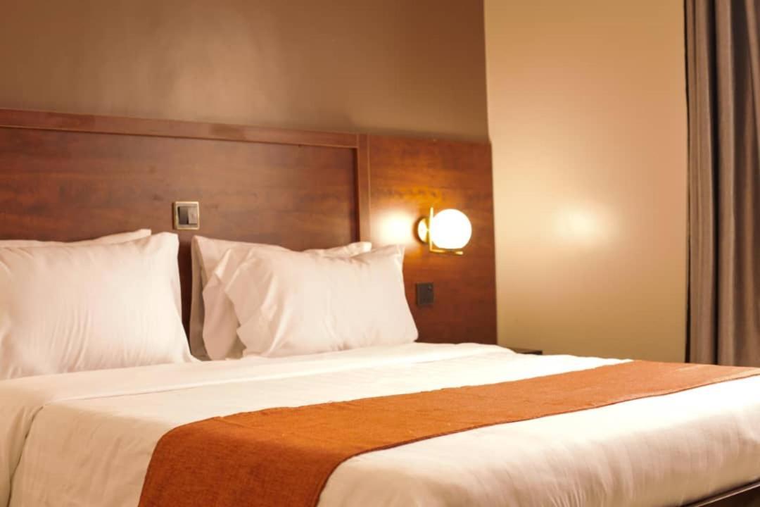 Blue Berries Hotel Entebbe Extérieur photo