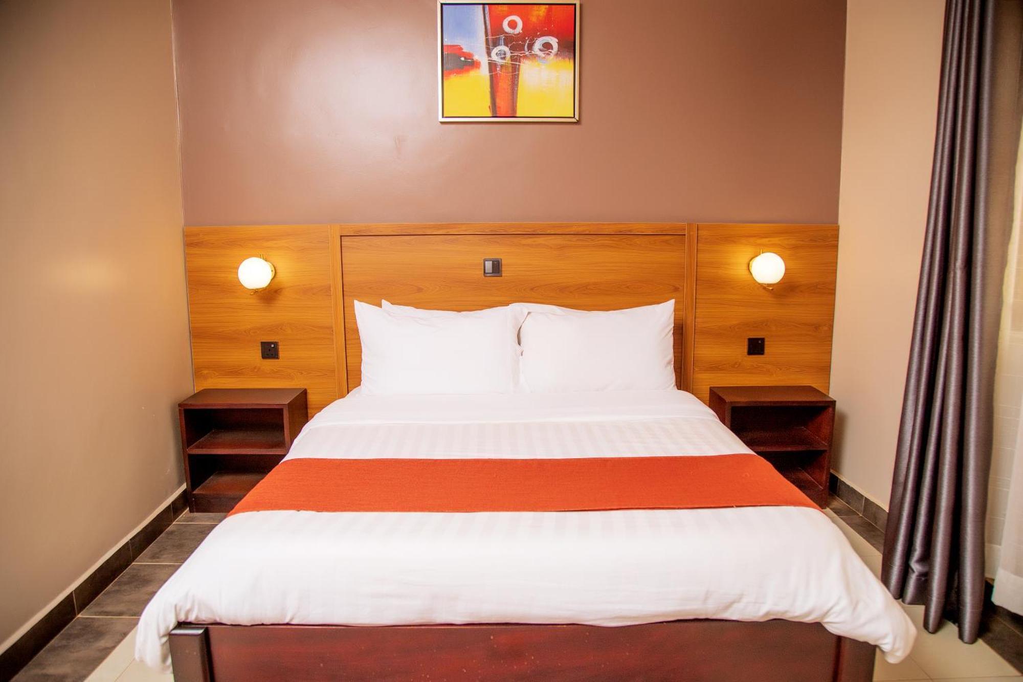 Blue Berries Hotel Entebbe Extérieur photo