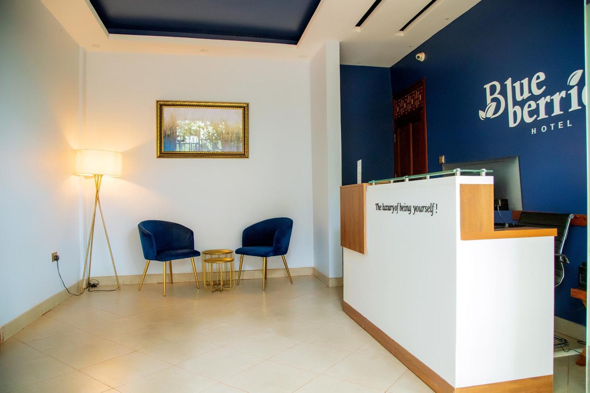 Blue Berries Hotel Entebbe Extérieur photo