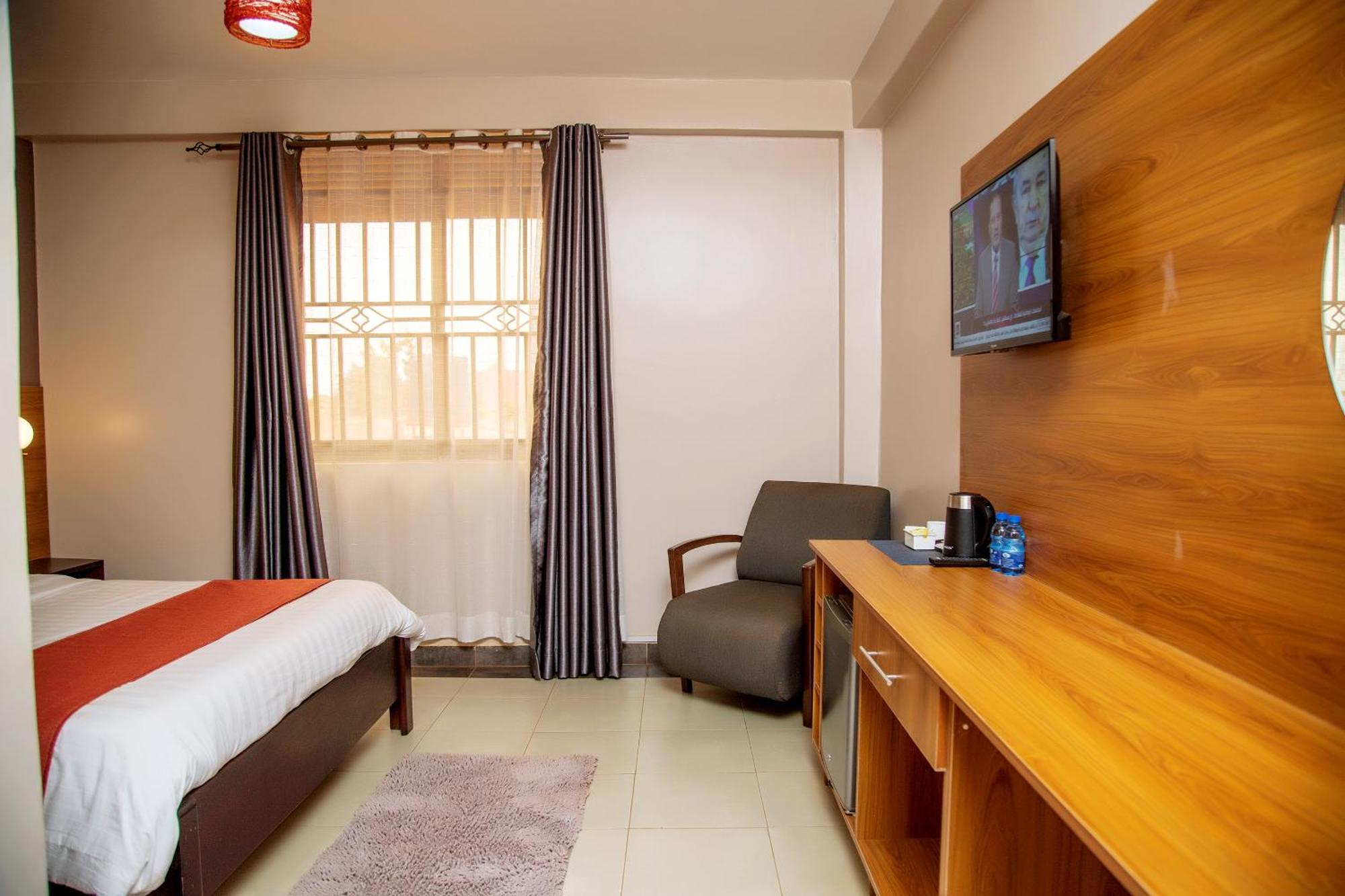 Blue Berries Hotel Entebbe Extérieur photo