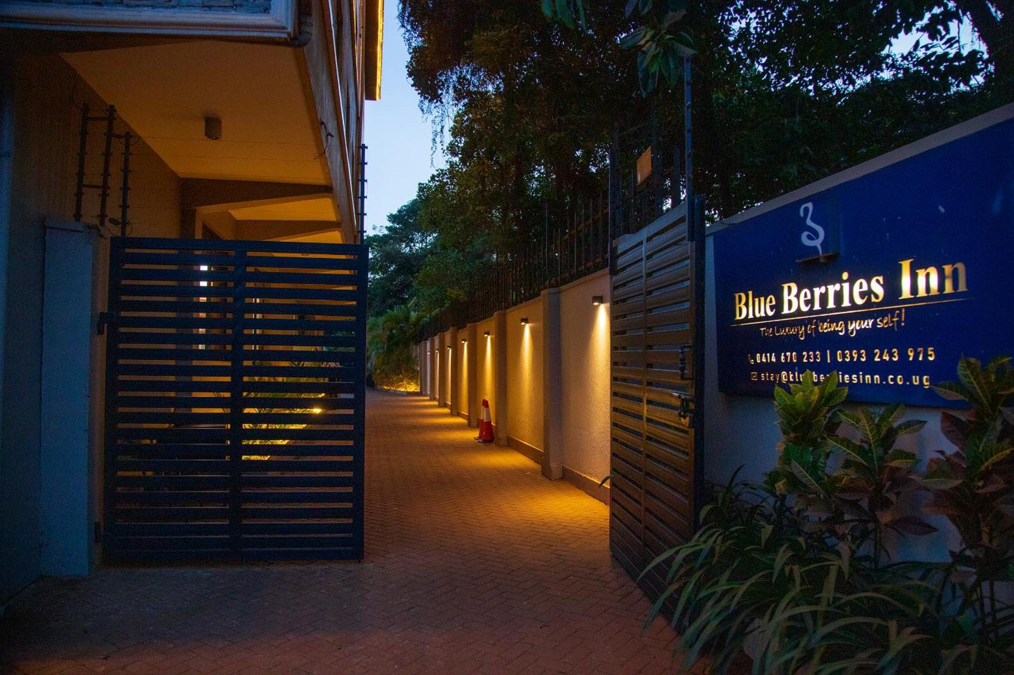 Blue Berries Hotel Entebbe Extérieur photo