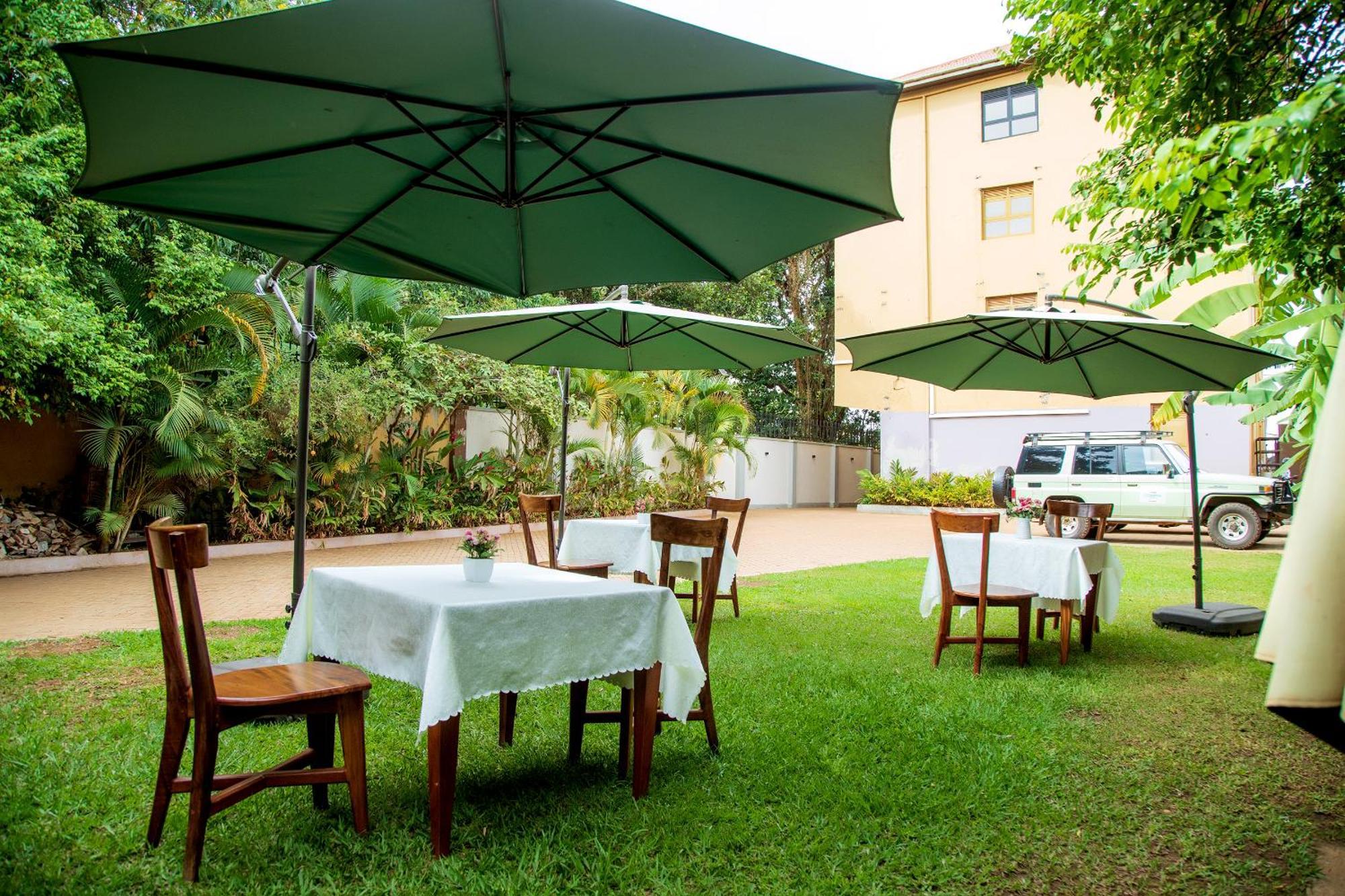 Blue Berries Hotel Entebbe Extérieur photo